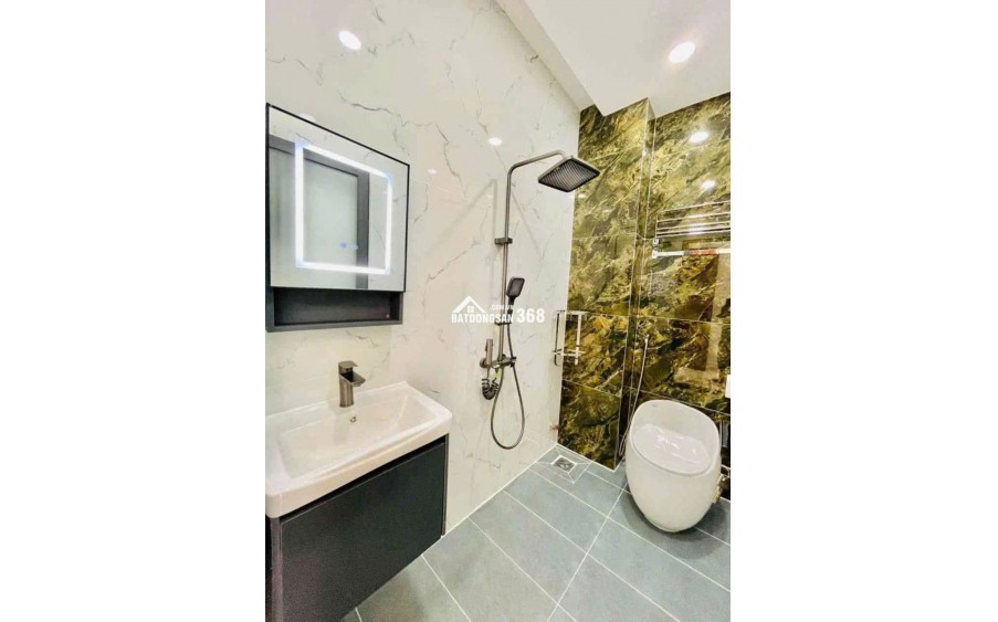Bán nhà mặt đường trước nhà rộng hơn 10m, hẻm 8m ô tô tránh nhau, Lê Văn Quới, 8,8 tỷ